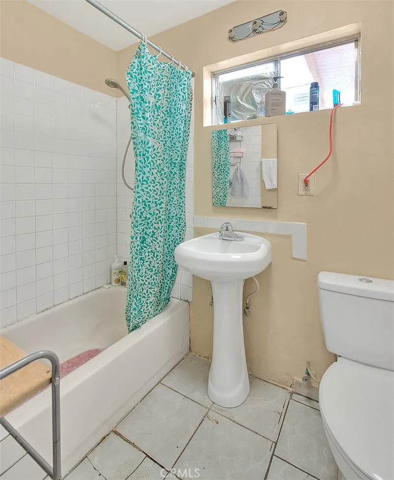 1233 W 60th Street, Los Angeles, California 90044 home-pic-28